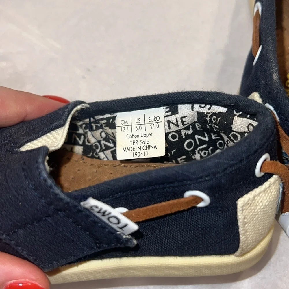Baby Toms Canvas Shoes in Navy and Cream